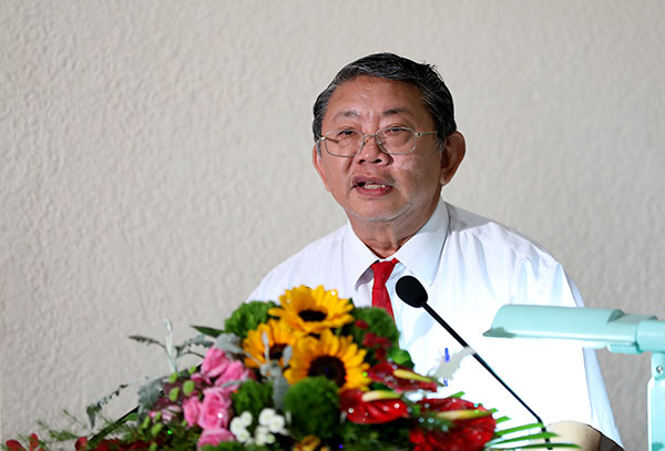 Giám đốc Sở Khoa học - công nghệ Phạm Văn Sáng trả lời ý kiến chất vấn của đại biểu
