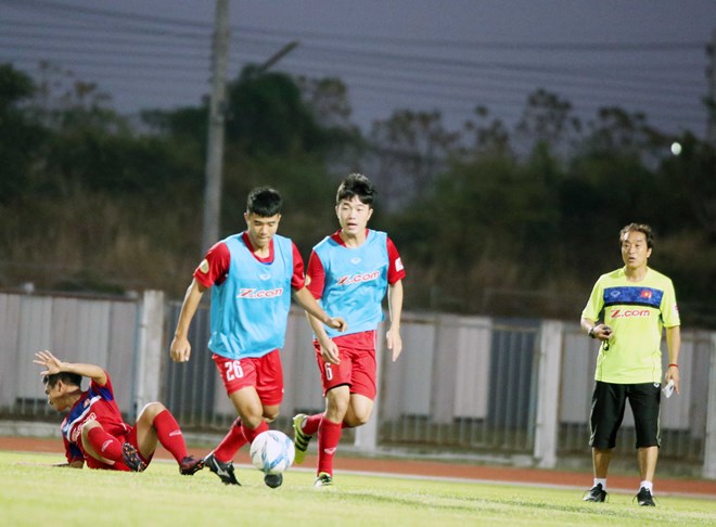 Dù đội bóng đã ghi 4 bàn vào lưới U23 Myanmar, cựu trợ lý Guus Hiddink vẫn tỏ ra chưa hài lòng. (Ảnh: VFF)