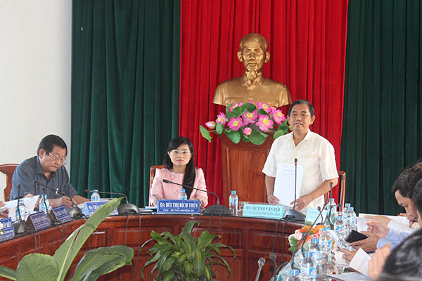 Đồng chí Huỳnh Văn Tới, Ủy viên Ban TVTU, Chủ tịch Ủy ban Mặt trận Tổ quốc tỉnh, Trưởng đoàn kiểm tra phát biểu tại buổi làm việc (Ảnh: Nga Sơn)