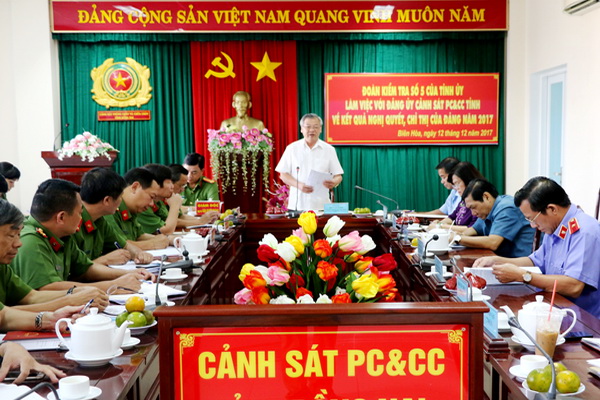 Ủy viên ban thường vụ tỉnh ủy, trưởng ban nội chính tỉnh ủy Hồ Văn Năm phát biểu tại buổi kiểm tra 