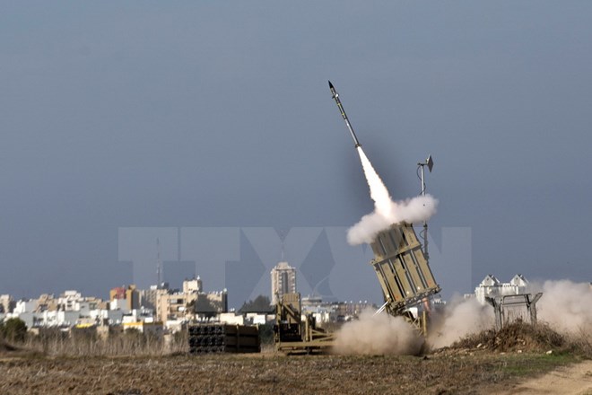 Tên lửa đánh chặn được phóng từ hệ thống phòng thủ tên lửa Vòm Sắt của Israel tại Ashdod ngày 18/11/2012. (Nguồn: AFP/TTXVN)