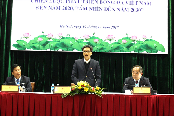 Phó thủ tướng Vũ Đức Đam phát biểu tại hội nghị sơ kết 4 năm thực hiện Chiến lược phát triển bóng đá Việt Nam đến năm 2020, tầm nhìn 2030.