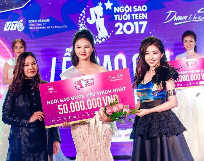 Đặng Nguyễn Phương Nghi nhận danh hiệu Ngôi sao được yêu thích nhất (ảnh facebook nhân vật).