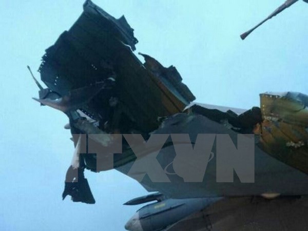 Một máy bay bị hư hỏng sau vụ tấn công của phiến quân nhằm vào căn cứ không quân Hmeimim. (Nguồn: AFP/ TTXVN)