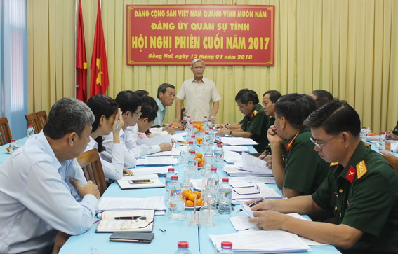 Đồng chí Nguyễn Phú Cường, Ủy viên Trung ương Đảng, Bí thư Tỉnh uỷ, Bí thư Đảng uỷ Quân sự tỉnh chủ trì hội nghị
