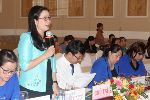 Bà Lê Thị Ngọc Loan, Chủ tịch Hội Liên hiệp phụ nữ tỉnh lưu ý một số nội dung các đơn vị cần tập trung thực hiện trong thời gian tới