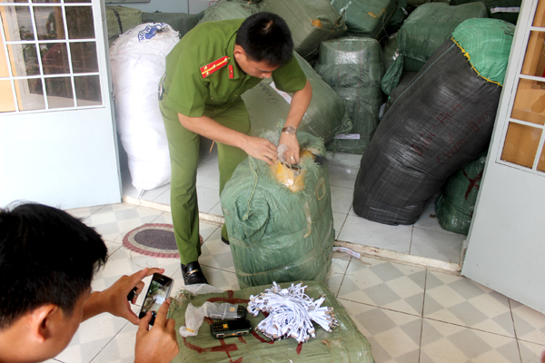 Lực lượng công an tỉnh phát hiện hàng lậu qua địa bàn Đồng Nai.