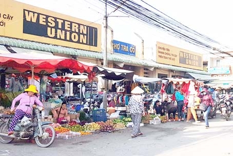 Phía trước chợ Trà Cổ (huyện Trảng Bom).