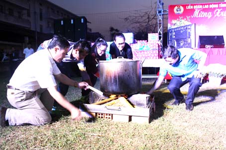 Vui Tết cùng gia đình công nhân lao động