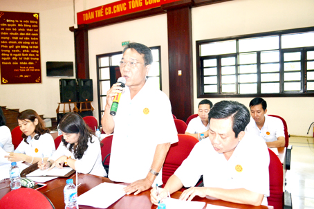 Cán bộ kiểm tra trong tỉnh trao đổi nghiệp vụ về công tác kiểm tra, giám sát của Đảng.