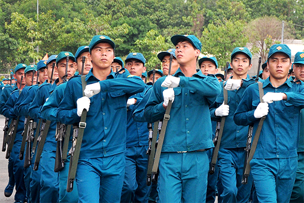  Nam dân quân các Ban Chỉ huy quân sự cấp huyện trong ngày ra quân huấn luyện