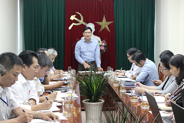 Đồng chí Trần Văn Vĩnh phát biểu chỉ đạo tại buổi họp.