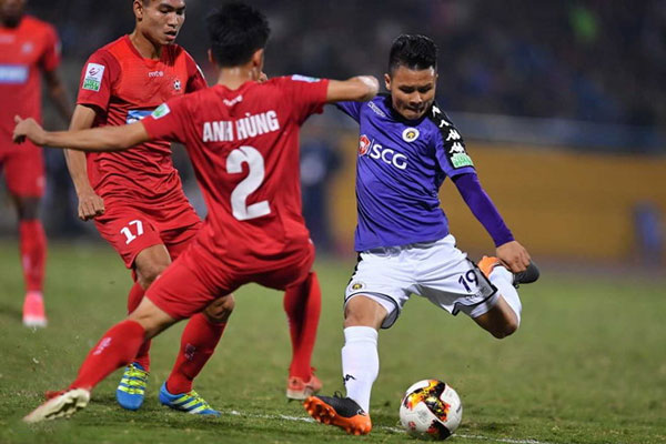 Người hùng U.23 Việt Nam Nguyễn Quang Hải chưa để lại dấu ấn trong ngày mở màn V.League.