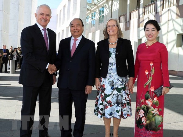 Thủ tướng Australia Malcolm Turnbull đón Thủ tướng Nguyễn Xuân Phúc và Phu nhân. (Ảnh: Thống Nhất/TTXVN)