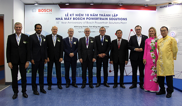 Chủ tịch UBND tỉnh Đinh Quốc Thái đến tham dự kỷ niệm 10 năm thành lập nhà máy Bosch Powertrain Solutions tại Đồng Nai.