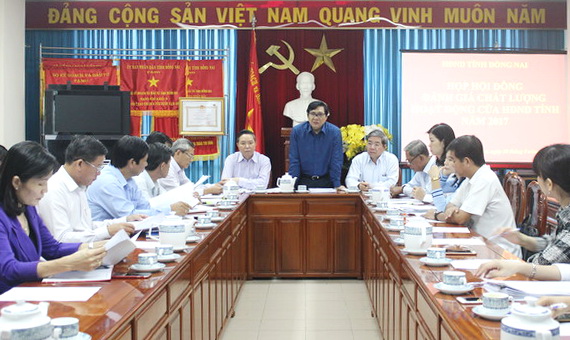 Phó chủ tịch HĐND tỉnh Nguyễn Sơn Hùng phát biểu tại hội nghị.