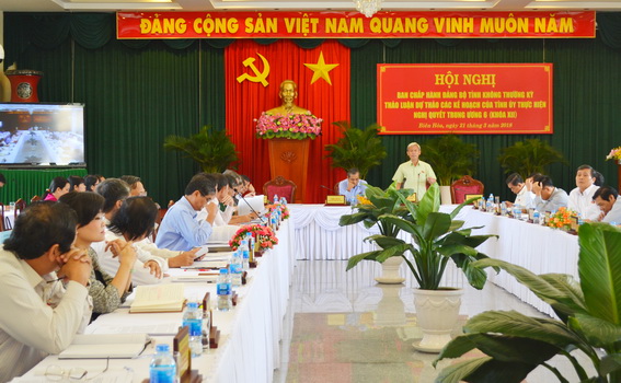 Đồng chí Bí thư Tỉnh ủy Nguyễn Phú Cường phát biểu tại hội nghị