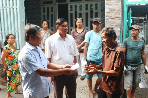 lãnh đạo phường Bửu Hoà - Tp Biên Hoà - Đồng Nai đã kịp thời xuống thăm hỏi động viên và hỗ trợ gia đình