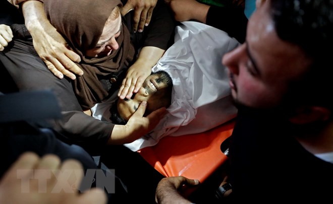 Nạn nhân thiệt mạng trong các vụ tấn công ở Gaza. (Nguồn: AFP/TTXVN)