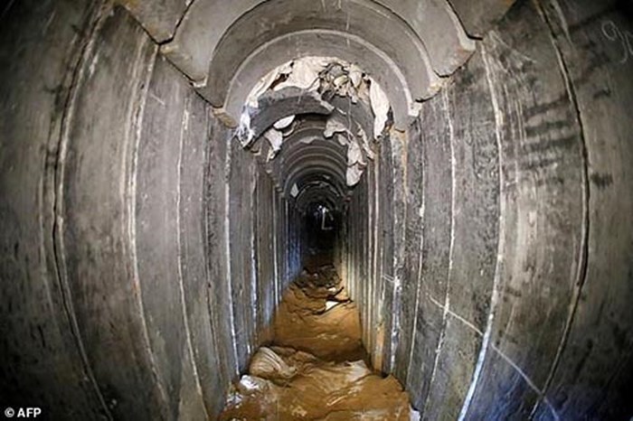 Một đường hầm từ chạy từ Dải Gaza vào Israel. Ảnh: AFP