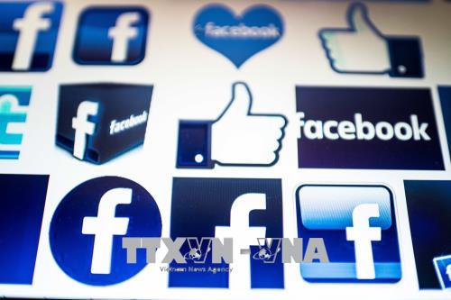 Biểu tượng Facebook trên màn hình máy tính. Ảnh: AFP/TTXVN
