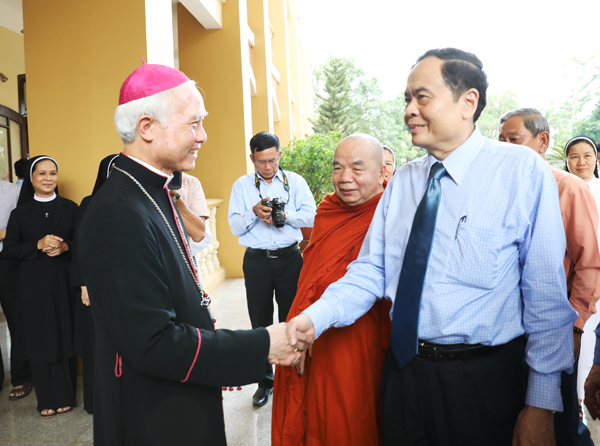 Giám mục Đinh Đức Đạo, Giáo phận Xuân Lộc , đón tiếp Chủ tịch Ủy ban Trung ương MTTQ Việt Nam Trần Thanh Mẫn