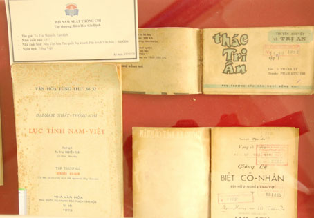 Một số sách quý hiếm, bản đồ về Biên Hòa - Đồng Nai được trưng bày tại Thư viện tỉnh từ ngày 18 đến 27-4. Ảnh: V.TRUYÊN