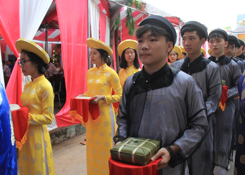 Đoàn viên thanh niên TP.Biên Hòa tham gia rước bánh chưng bánh dày dâng lên Quốc Tổ Vùa Hùng