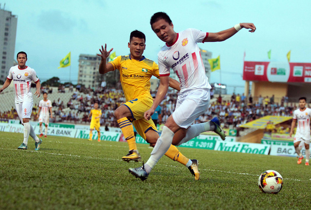 Hạ SL Nghệ An, Nam Định (phải) có chiến thắng đầu tiên ở V.League.