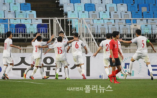 U.19 Việt Nam ăn mừng bàn thắng tại Giải tứ hùng quốc tế ở Hàn Quốc - Ảnh: KFA