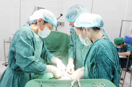 Việc phát triển ngoại khoa ở Trung tâm y tế huyện Nhơn Trạch đã cứu sống nhiều ca bệnh nặng. Ảnh: N.Thư