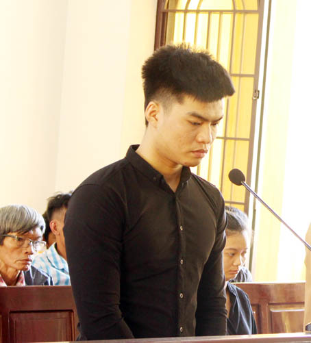 Bị cáo Nguyễn Minh Tài tại tòa.