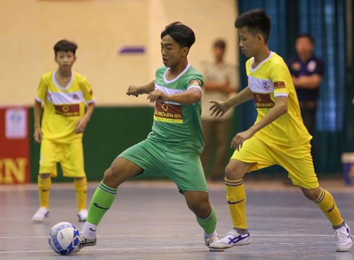 TP HCM (trái) thắng Nghệ An 3-0