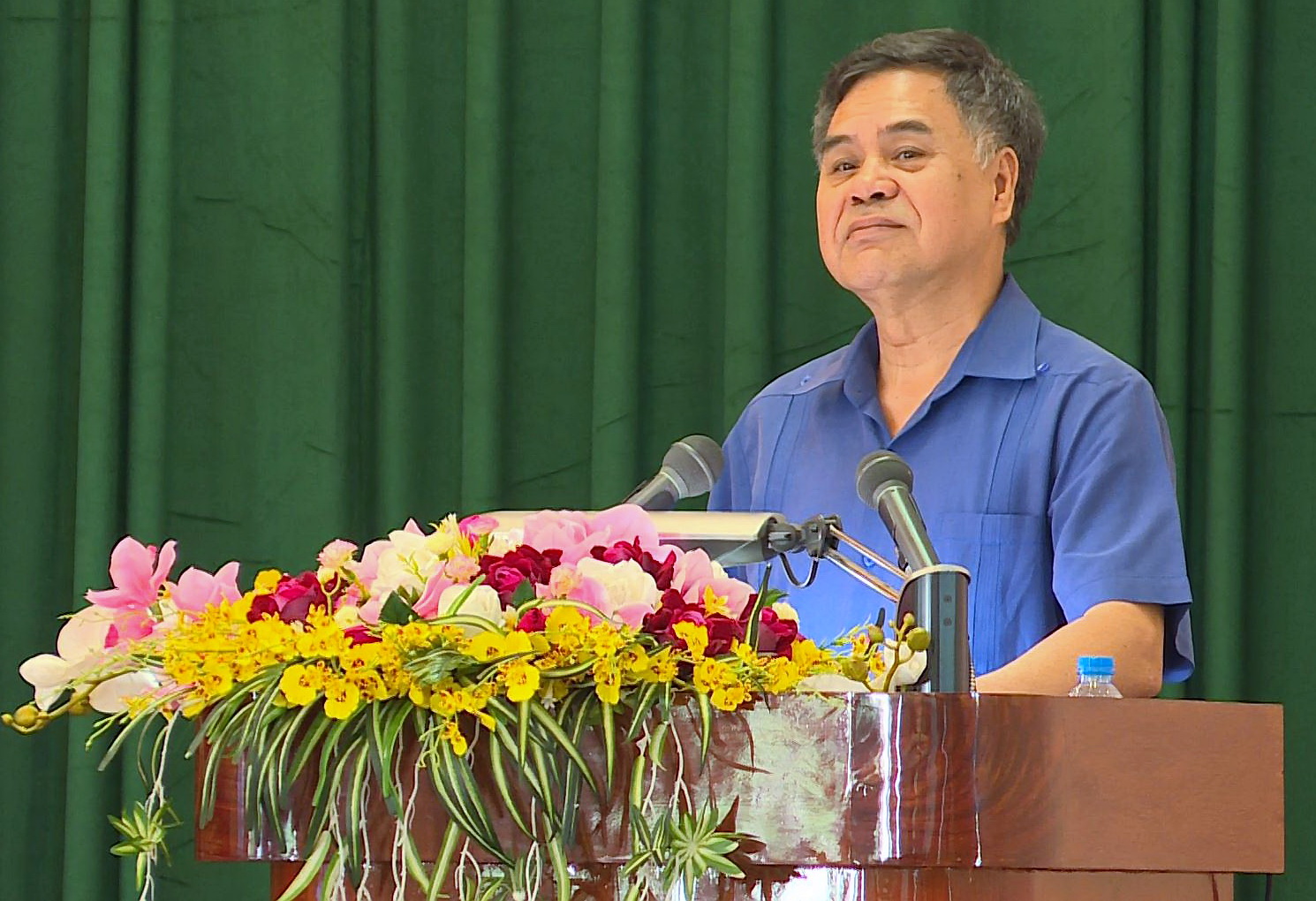 PGS.TS Nguyễn Viết Thông, Tổng thư ký Hội đồng lý luận Trung ương phát biểu tại hội nghi