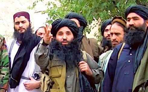 Hình ảnh tên trùm Taliban  Mullah Fazlullah (giữa). Ảnh: Khaama Press