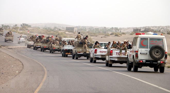 Các lực lượng Chính phủ Yemen tiến vào vùng ngoại ô thành phố Hodeidah. (Nguồn: EPA-EFE-TTXVN)