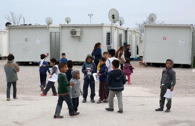 Trẻ em nhập cư tại một trại tị nạn. (Ảnh: AFP/TTXVN)