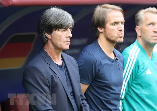 HLV Joachim Loew (trái) trước trận đấu giữa tuyển Đức và Mexico tại Mosva, Nga ngày 17/6. (Ảnh: THX/TTXVN)