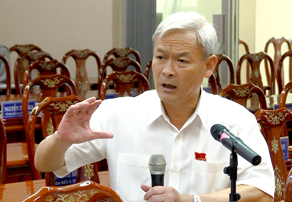 Bí thư Tỉnh ủy Nguyễn Phú Cường phát biểu tại thảo luận tổ