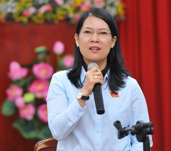 Chủ tịch Liên đoàn Lao động tỉnh Nguyễn Thị Như Ý thông tin những kết quả đạt được trong nhiệm kỳ IX Công đoàn tỉnh (2013-2018)