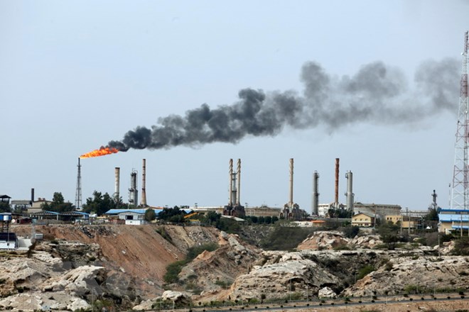 Một cơ sở lọc dầu trên đảo Khark của Iran ở ngoài khơi vùng Vịnh. (Ảnh: AFP/TTXVN)