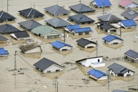 Mưa lớn gây ngập sâu ở thị trấn Kurashiki, tỉnh Okayama ngày 7-7. (Nguồn: Kyodo/ TTXVN)
