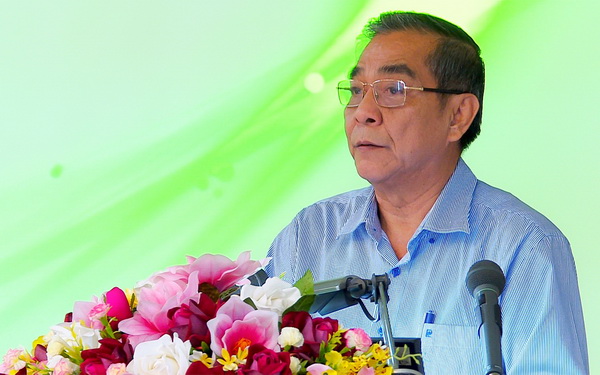 Phó bí thư thường trực Tỉnh ủy Trần Văn Tư phát biểu tại hội nghị.