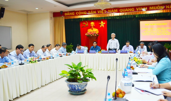 Đồng chí Nguyễn Phú Cường, Bí thư Tỉnh ủy, Chủ tịch HĐND tỉnh phát biểu chỉ đạo tại hội nghị