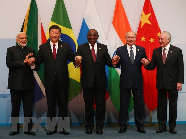 Các nhà lãnh đạo BRICS chụp ảnh lưu niệm tại Hội nghị ở Johannesburg ngày 26-7. (Ảnh: AFP/TTXVN)