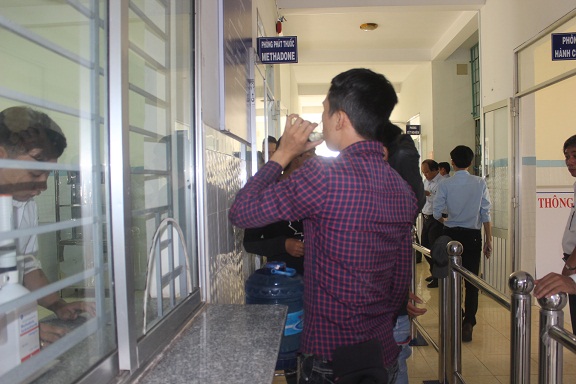 Những bệnh nhân đầu tiên uống Methadone tại cơ sở điều trị của huyện Xuân Lộc.
