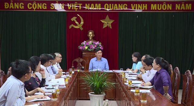 Hình: Phó chủ tịch UBND tỉnh Trần Văn Vĩnh chủ buổi làm việc