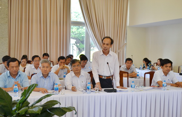 ĐC Trương Văn Vở, Bí thư Đảng ủy khối Doanh nghiệp tỉnh, trao đổi về công tác xây dựng Đảng trong các DN 