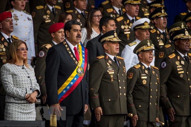 Tổng thống Venezuela Nicolas Maduro (thứ hai, trái) tại lễ kỷ niệm 81 năm ngày thành lập lực lượng Phòng vệ Quốc gia Venezuela ở Caracas ngày 4-8. (Ảnh: EPA/TTXVN)