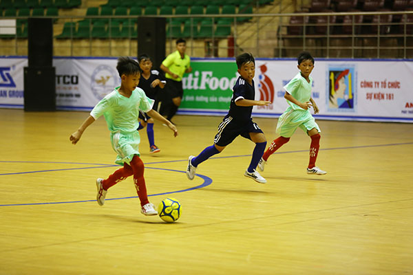 Thăng tối thiểu Long Thành 1-0 (áo xanh đen), Tân Phú đoạt vé chính thức vào vòng tứ kết